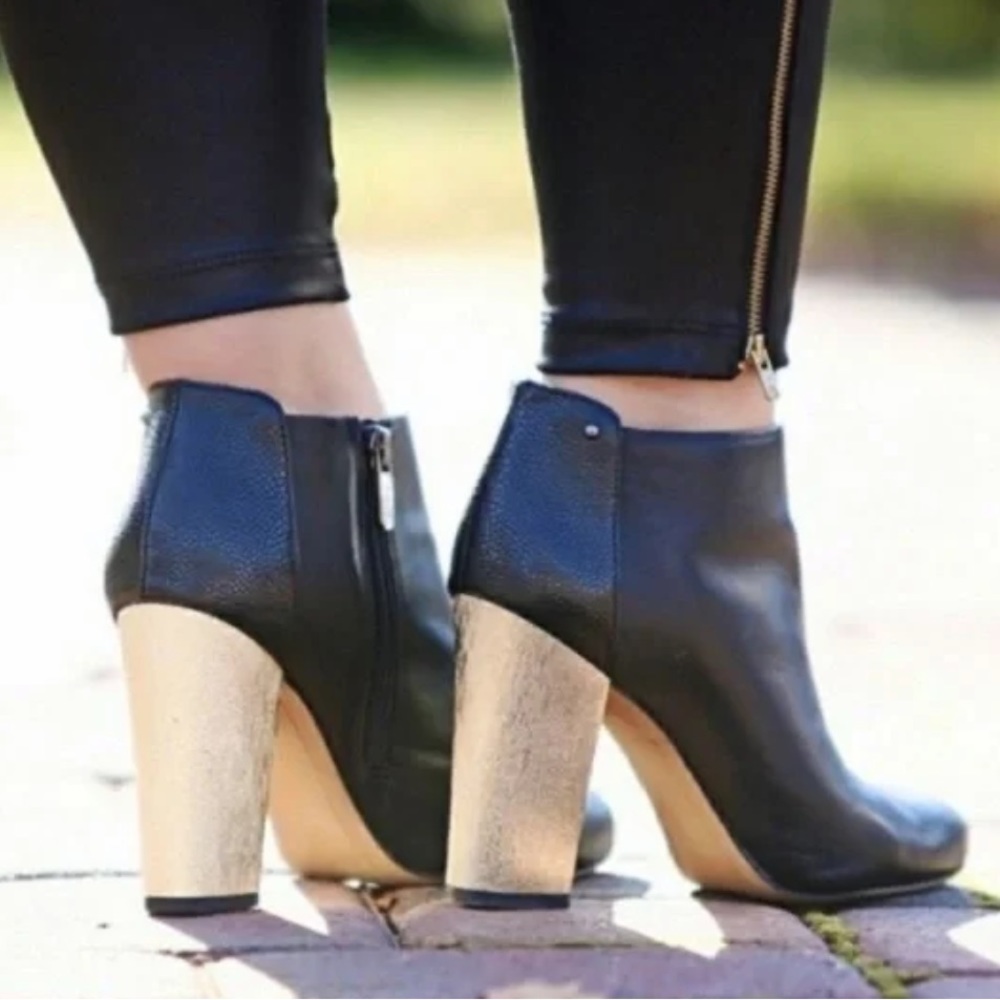CIRCUS SAM EDELMAN BLACK LEATHER GOLD HEEL BOOTIES BOOTS 6
